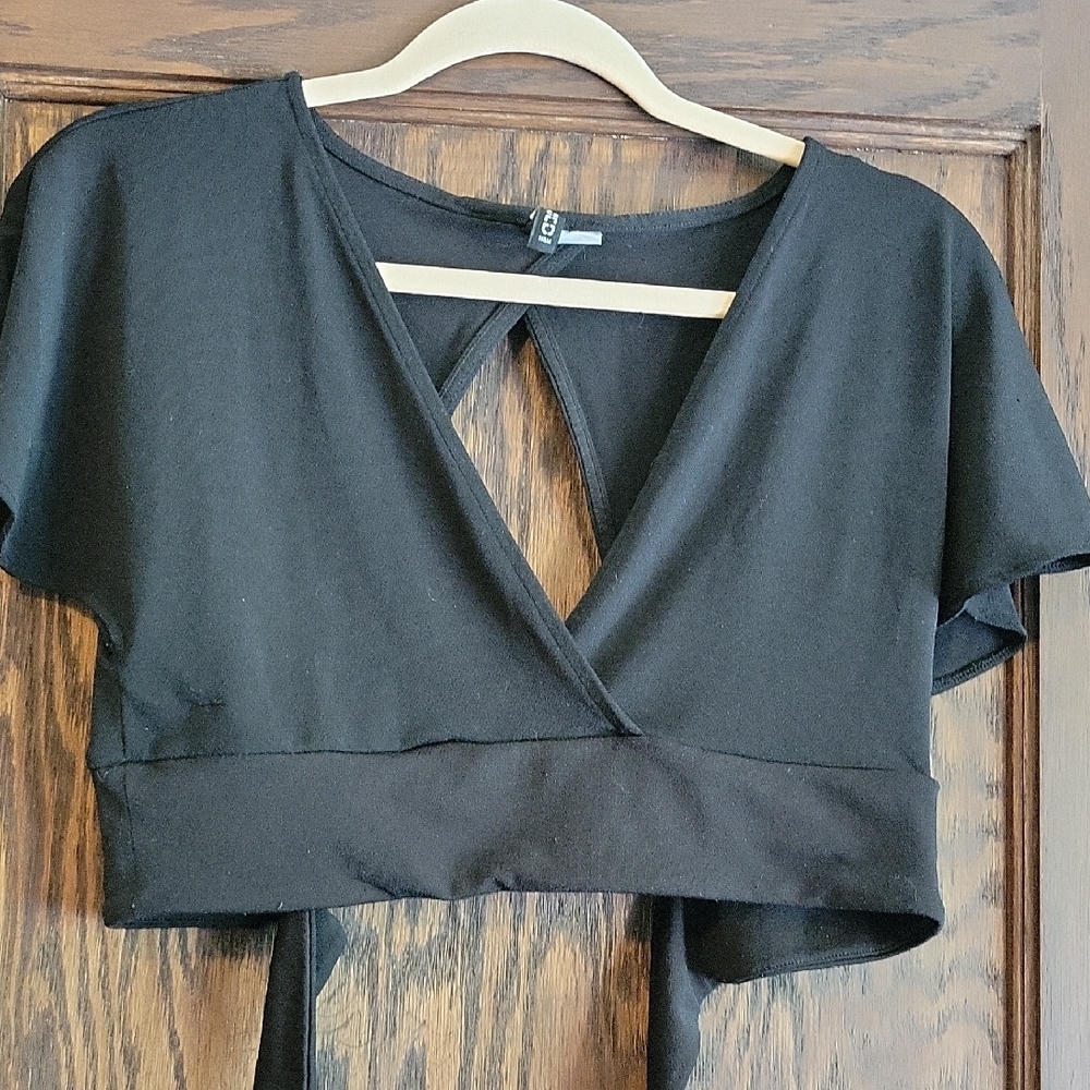 💰5 For $15 • Black Wrap Crop Top